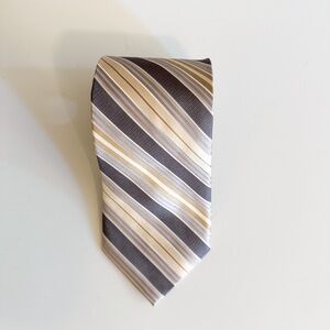 Bellissimo Sophisticated Men's Striped Tie in Black and Gold
